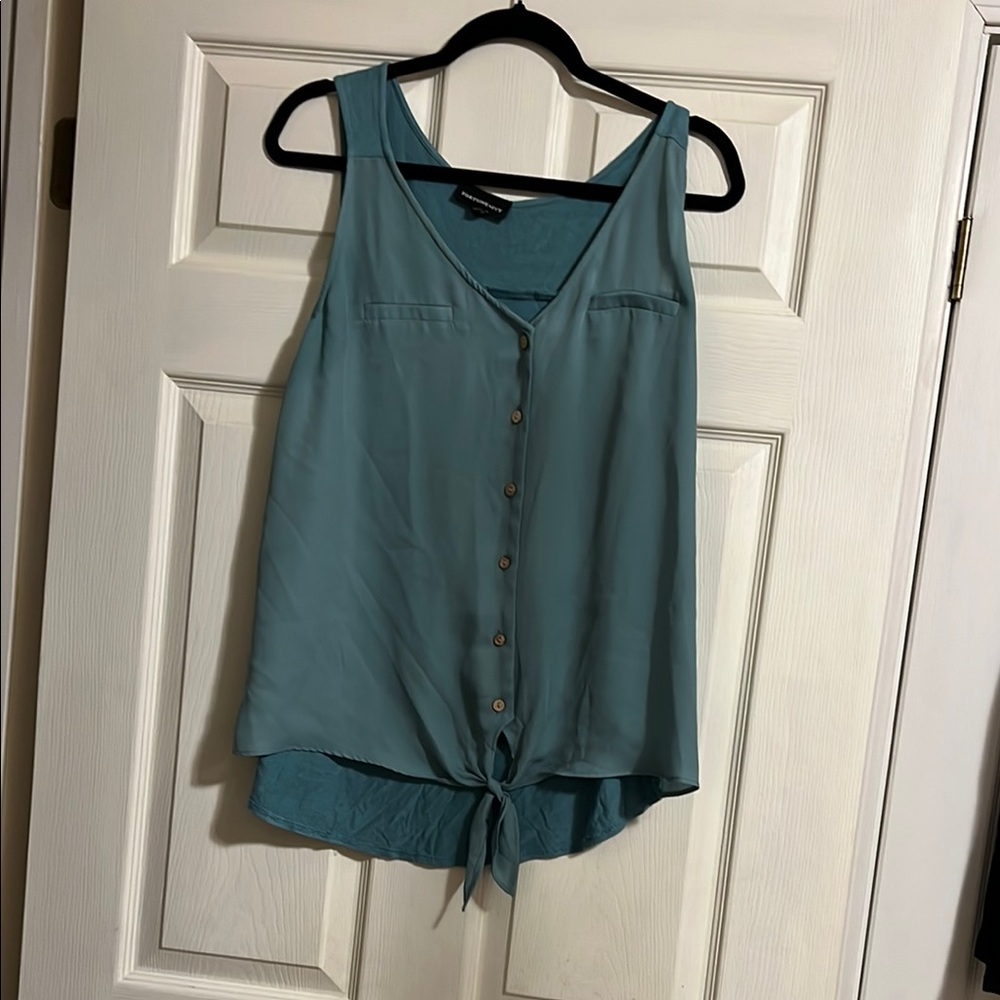 Fortune + Ivy’s Bendry Mixed Material Tie Front Tank